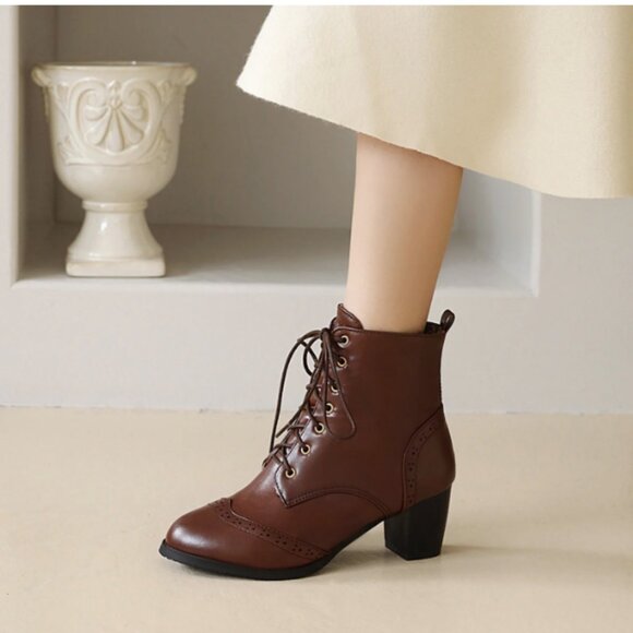 Womens Size 8 Wingtip Lace Up Booties Chunky Heel Ankle Boots Derby Style Brown - Picture 5 of 10